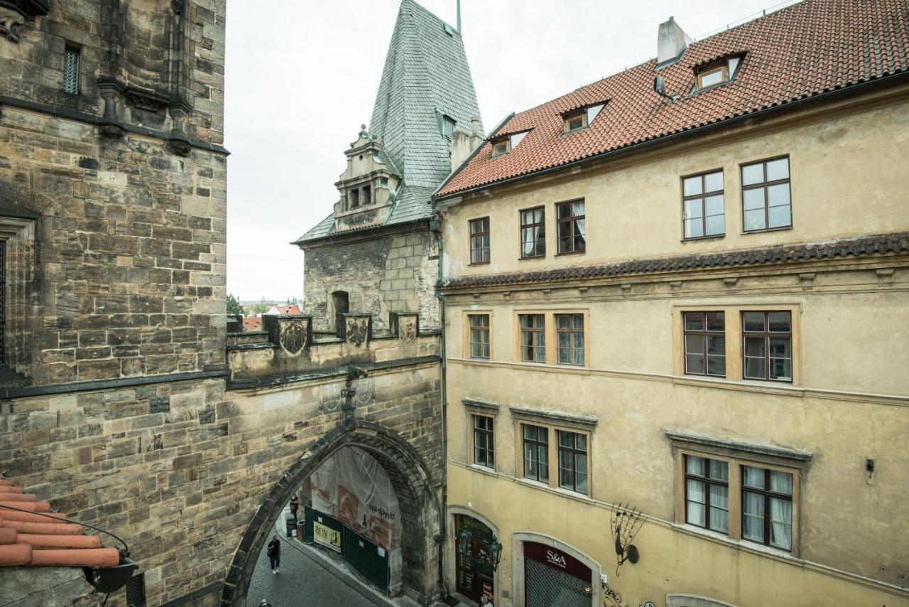 Charles Bridge & Praha