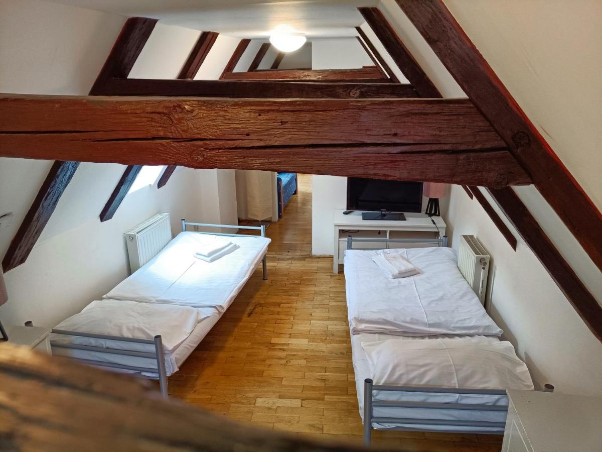 Charles Bridge & Hostel Praha